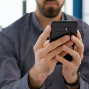 Они следят за вами. Айтишник назвал самые опасные приложения в смартфоне