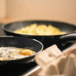 Врач указала вред некоторых сковород для здоровья